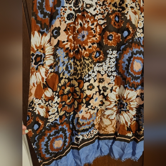 Vera Bradley Soft Fringe Scarf in Madison Garden Blush, New with Tags - Picture 3 of 4